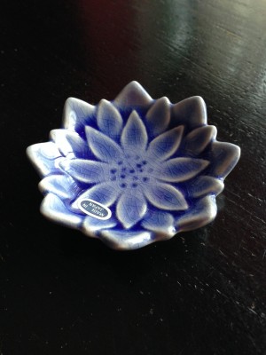 Mini bordje blauw blad/Mini plate blue leaf.