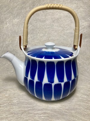 Theekan met blauwe vegen - Tea pot.